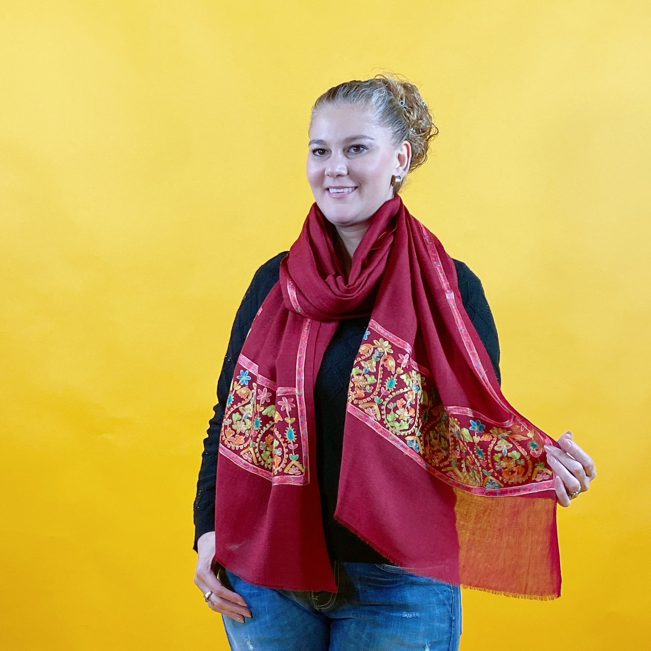エクストラファインウール・アーリ刺繍ストール – ADRIANA EPOCA
