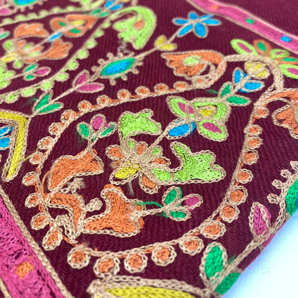 エクストラファインウール・アーリ刺繍ストール AR0027 – ADRIANA EPOCA